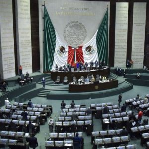 Guerra política en el parlamento: Diputados mexicanos rechazaron reforma eléctrica de López Obrador