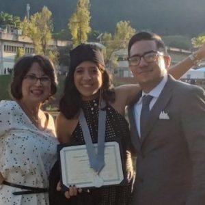 Tanto nadar para morir en la orilla: Gabriela Álvarez joven que levanto la voz en la USB recibió su título en acto privado