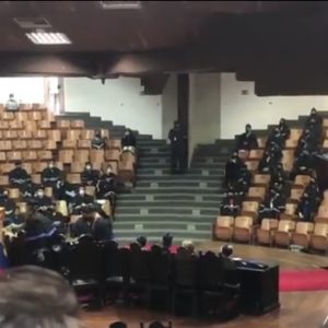 Sucedió en la USB durante un acto de grado: La graduada que habló no ocultó nada vea video