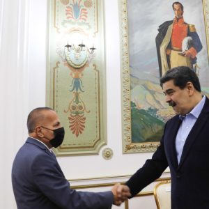 En menos de una hora Maduro amenazó a Rosales y luego lo perdonó otorgándole incluso recursos para las emergencias Vea Vídeo