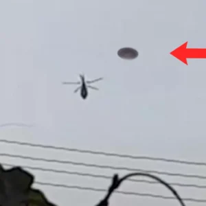 OVNI visto cerca de un helicóptero sobre Bangkok (Video)