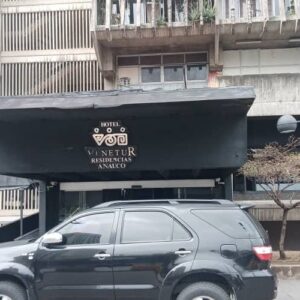 Caracas: Denuncian invasión masiva de oficinas del Hotel Anauco Suites y otras zonas de Parque Central