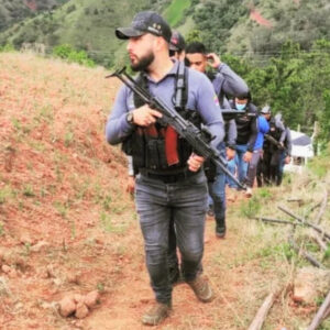 De tal palo tal astilla: Hijo del Gobernador Freddy Bernal y hombres armados allanan finca en Apure, secuestran personal y se llevan el ganado
