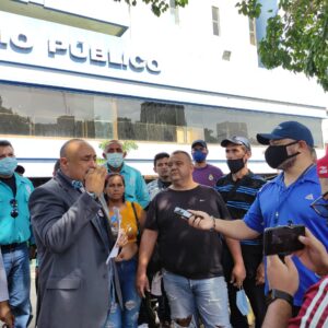 Un «rojo» sobre otro «rojo»: Círculos Bolivarianos denunciaron ante el MP a ex alcalde Willy Casanova por corrupción en manejo de buses azules
