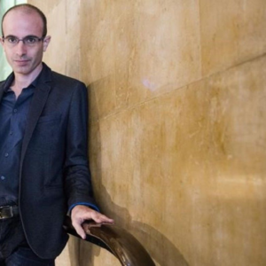 Impactante entrevista: Según Yuval Noah Harari «La mayoría de la gente será innecesaria en el siglo XXI»