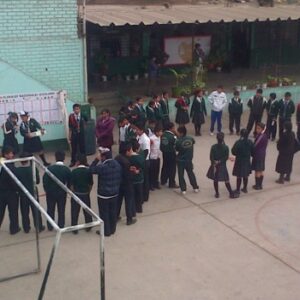 Otro acoso contra niño venezolano: golpeado brutalmente por sus compañeros en Perú (imágenes fuertes)