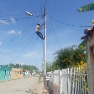 ¡Efecto Valmore en marcha!: En Guanarito el alcalde lleva la luz a todos los rincones