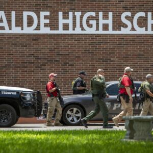 Consternación en EEUU: Adolescente mata a 19 niños y dos maestros en una escuela primaria en Texas
