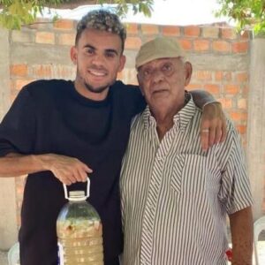 La humildad no se pierde, Lucho Díaz regresó a La Guajira para disfrutar de familia