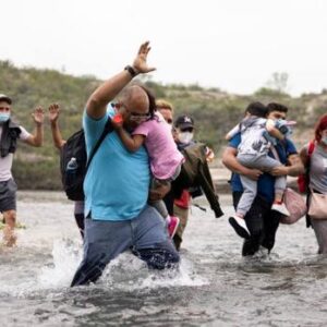 Asombrosa avalancha de venezolanos llegando a Miami desde la frontera sur colapsa a grupos de ayuda a inmigrantes en EEUU