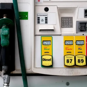 Joe Biden plantea suspender por 90 días los impuesto a la gasolina
