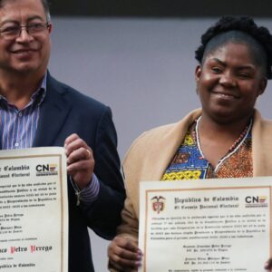 Colombia: Petro recibió credenciales como presidente