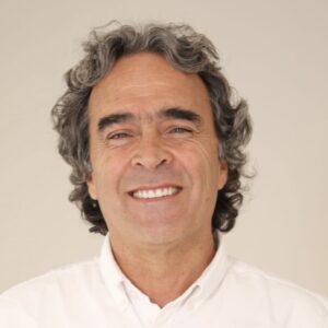 En Colombia “Fuera, fuera”, le gritaron a Sergio Fajardo cuando votó en blanco; “son tonterías”, respondió vea video