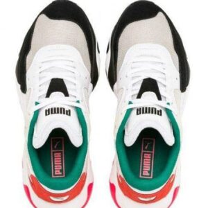 Polémica por unos zapatos deportivos Puma parecidos a Adolf Hitler