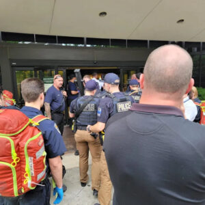 El día de furia continúa en EEUU: Hombre desata tiroteo en hospital de Tulsa, Oklahoma; reportan varios muertos y heridos