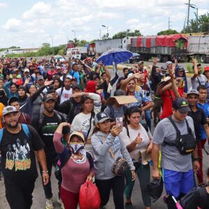 ¡No los para nadie! Dos caravanas encabezadas por migrantes venezolanos partieron desde frontera sur de México