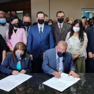 Gobernación del Zulia firmó convenio con LUZ para reactivar el potencial académico, científico y cultural