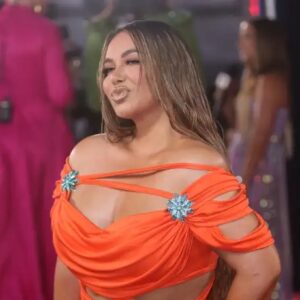 Se calienta el Instagram con la despampanante Chiquis Rivera: Otro video de sus famosos masajes en la parte baja