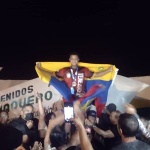 MUNICIPIO VALMORE RODRÍGUEZ | El beisbolista Jesús Chirinos fue recibido  con gran alegría por la familia valmorense