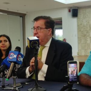 Cesar Pérez Vivas: Mi compromiso con el Zulia es devolverle su grandeza Vea Vídeo