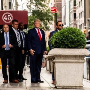Análisis Nytimes: La conflictiva relación entre Trump y los guardianes de los secretos estadounidenses