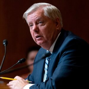 Estados Unidos: Graham predice «disturbios en las calles» si Trump es procesado por documentos clasificados