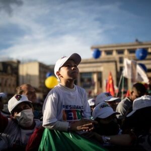 Esperanzados y llenos de expectativas por la unidad, Colombianos reciben a Petro