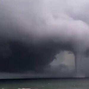 Zulia Tromba Marina en Lago de Maracaibo causó graves daños a La Cañada de Urdaneta