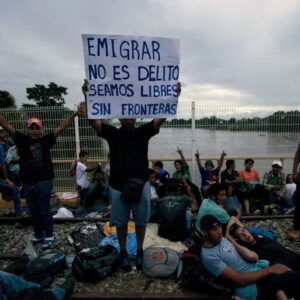 AUNQUE MADURO LOS VE REGRESAR: Guatemala frena nueva caravana de 600 migrantes, la mayoría venezolanos.