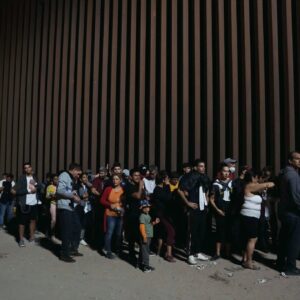 La crisis fronteriza aún podría ser la oportunidad de Biden Por Bret Stephebs