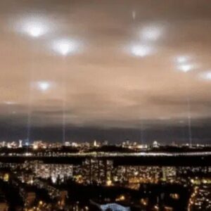 SENSACIONAL DESCUBRIMIENTO: Impactante desfile de ovnis en el cielo de Ucrania