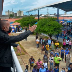 Gobernación del Zulia inició la entrega de modernas escuelas