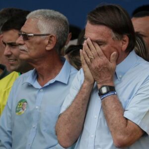 Brasil: Bolsonaro niega que las tildo de «prostitutas» pero igual se disculpa por sus insultos a adolescentes venezolanas