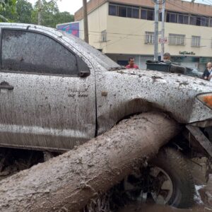 Hasta el momento tres personas murieron por desbordamiento en sector El Castaño en Maracay