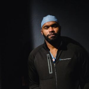 CURIOSIDADES: PASÓ DE UNA CANCHA A UN HOSPITAL: La historia de Myron Rolle, de jugador de la NFL a neurocirujano