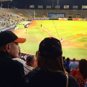 Manuel Rosales acompañó a las Águilas del Zulia durante el primer juego de la temporada en el Luis Aparicio