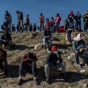 Venezolanos que no pudieron entrar: Cientos varados en un limbo burocrático en la frontera entre México y EE. UU.