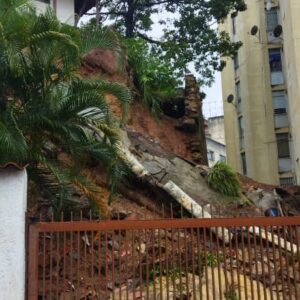 DESASTRE URBANO EN COLINAS DE BELLO MONTE REGIÓN CAPITAL: 12 familias afectadas