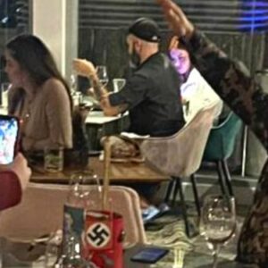 Venezuela: Ordenaron proceso penal contra hombre que celebró su cumpleaños con temática nazi en el Restaurante Salvaje de Caracas