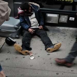 Emergencia: Opioides aumentan muertos neoyorquinos y autoridades expanden acceso al fármaco que previene las sobredosis
