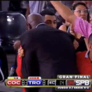 SOLO FUE UN SUSTO Superliga: Carl Herrera se descompensa en durante tercer juego de la gran final (video)
