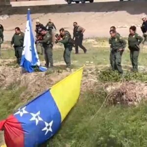 Reprimidos venezolanos en frontera de México-Estados Unidos al intentar cruzar ilegalmente Vea Vídeos