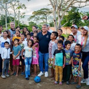 Presidente del FC Barcelona Joan Laporta visita a refugiados en frontera colombo-venezolana