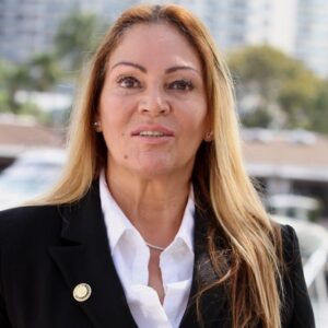 Una estadounidense-venezolana, Carmen Jackie Giménez, es candidata a la gobernación de Florida