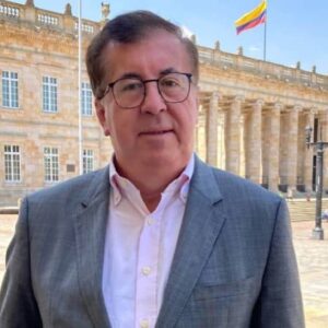 Desde Bogotá en gira internacional: Pérez Vivas cuestionó que reunión entre Petro y Maduro no se priorizara a millones de migrantes venezolanos en Colombia