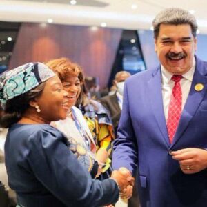 EL SOCIALISMO QUE A TODOS GUSTA: Mínimos más de 3 millones de dólares, gastó Nicolás en comitiva de su viaje a cumbre medioambiental en Egipto