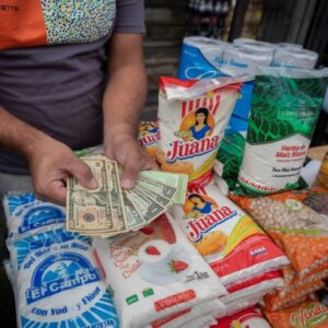 Bloomberg asegura que inflación se dispara más del 300% en Venezuela: Precios de Dubai y sueldos del Sudán