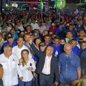 Manuel Rosales inauguró encendido de Bella Vista desbordado de zulianidad