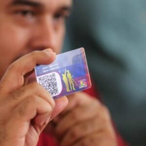 Venezolanos resuelven el fin de año: Maduro inició entrega del bono de 40, 00 Bs «Victorias y Alegrías» a través del Carnet de la Patria