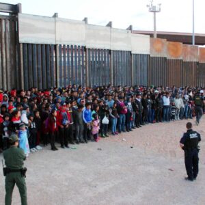 CON O SIN TÍTULO 42: EEUU advierte que seguirá expulsando a migrantes